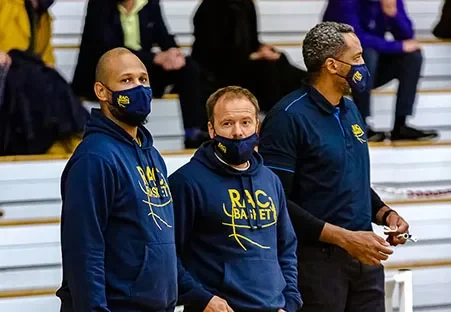 Aïvy sport habille vos coachs, joueurs et staff grâce à des textiles super stylés pour le basket