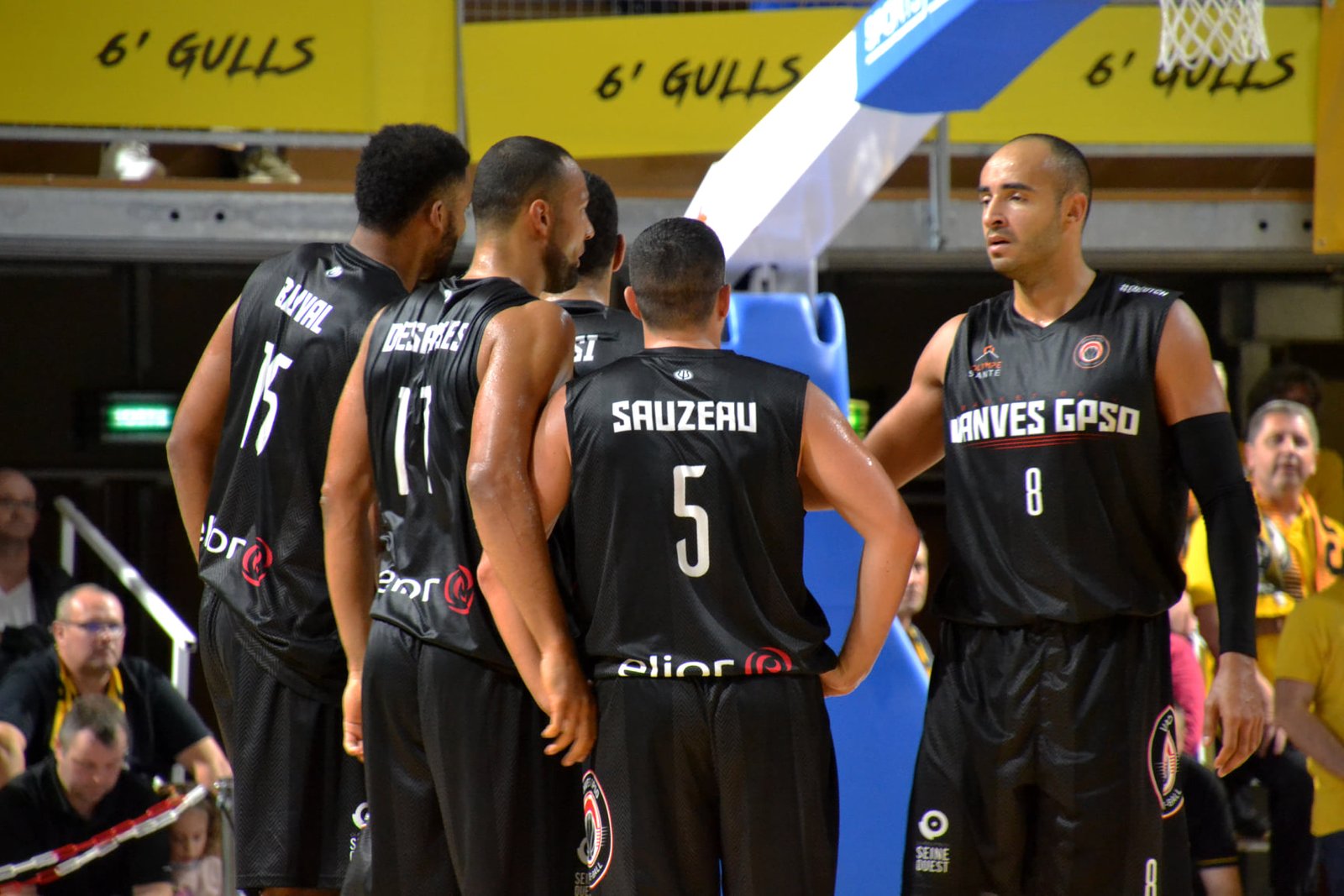 Equipe de basket avec des maillots et shorts sublimé aïvy